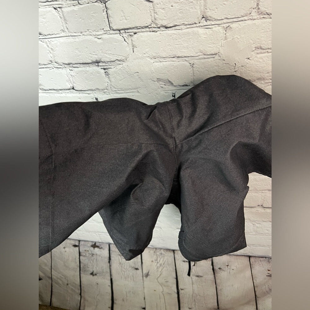 Athleta‎ Heathered Charcoal Gray Black La Trek 8" Inseam Mid Rise Shorts Size 8 - Picture 7 of 10